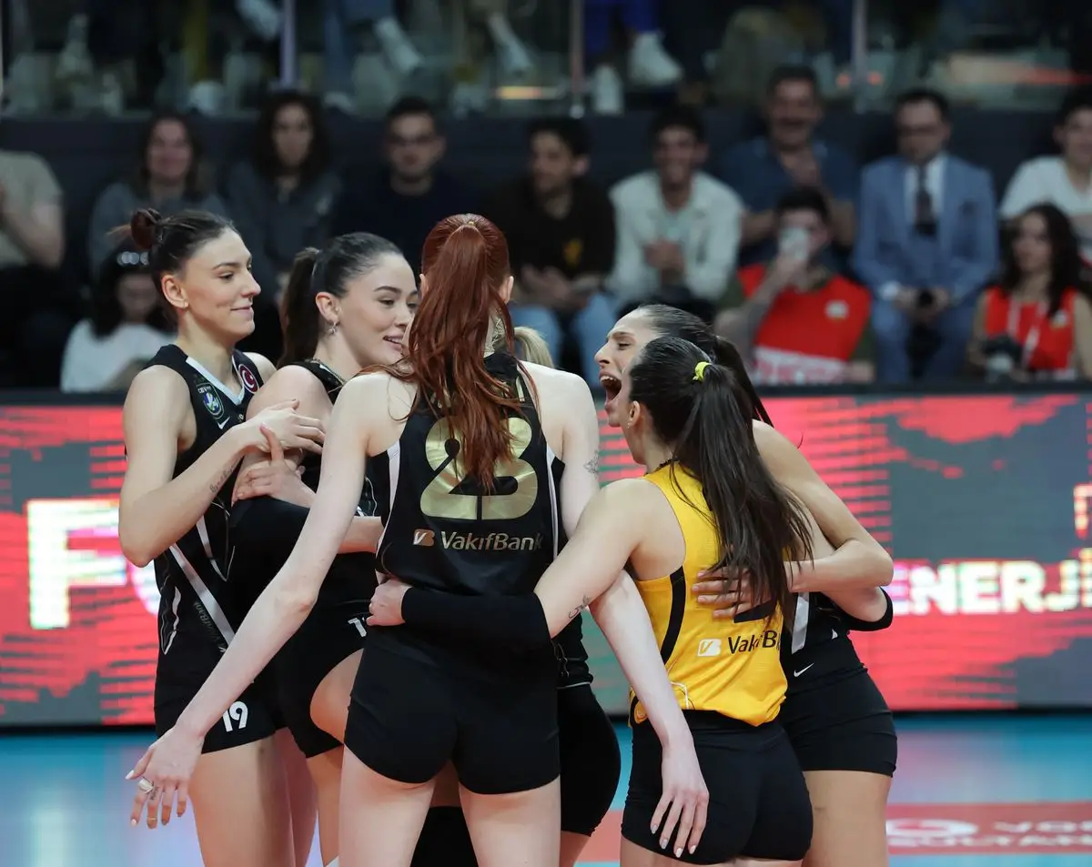 VakıfBank, Fenerbahçe'yi 3-1 Mağlup Ederek Sultanlar Ligi Final Serisinde Öne Geçti
