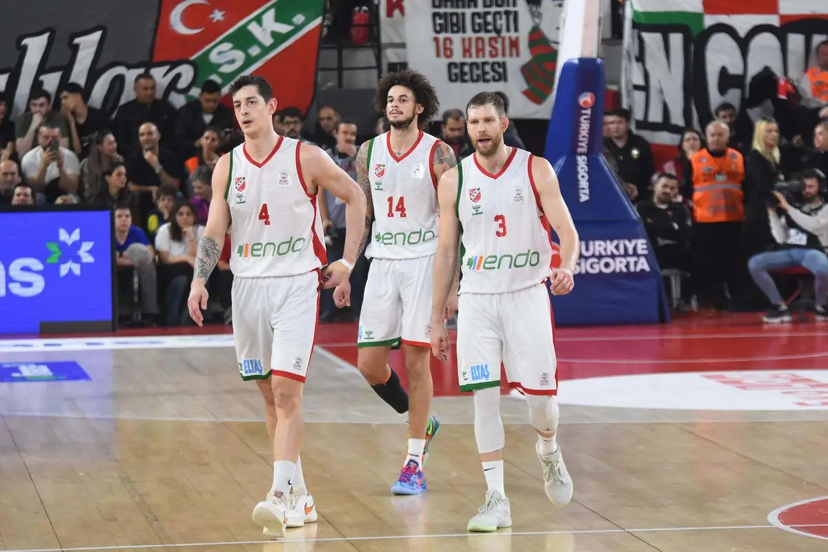 Karşıyaka’nın Kümede Kalma Mücadelesi Son Haftalarda Kızışıyor