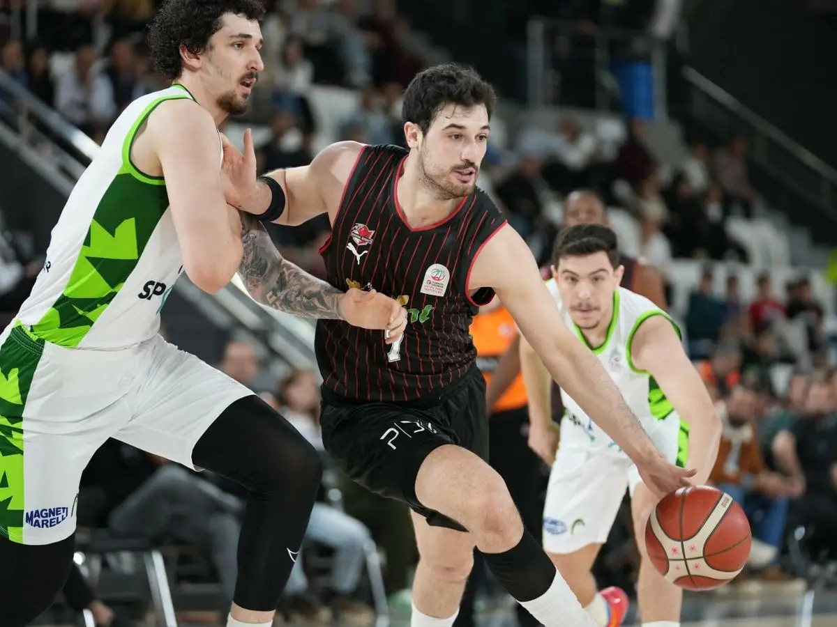 Glint Manisa Basket ve Tofaş maçının kapak fotoğrafı