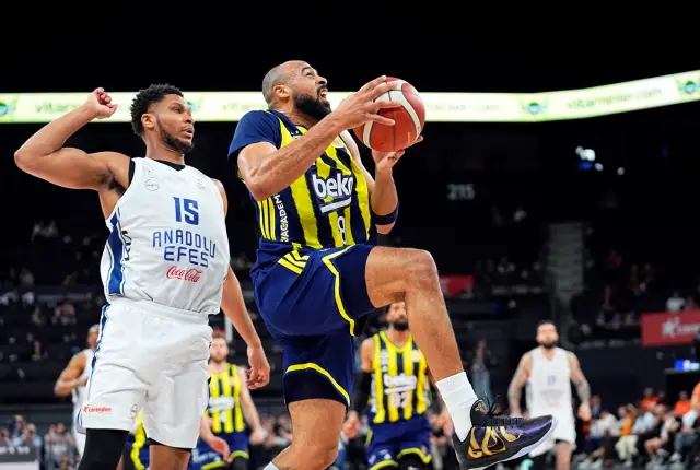 Maçta Fenerbahçe Beko'nun savunma anı