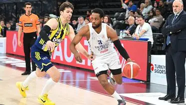 Fenerbahçe Beko, Anadolu Efes'i 89-73 Yenerek 22. Zaferini Aldı