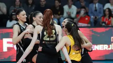 VakıfBank, Fenerbahçe'yi 3-1 Mağlup Ederek Sultanlar Ligi Final Serisinde Öne Geçti