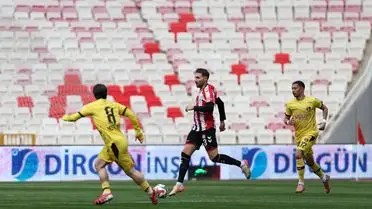 Maçın kritik anlarından bir fotoğraf