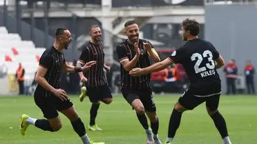 İzmir Çoruhlu FK, Uşakspor'u Yenerek Kümede Kalma Umudunu Güçlendirdi