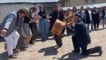86 Yaşındaki Nazım Koç, Hastane Odasında Zurna Çalarak Moral Verdi