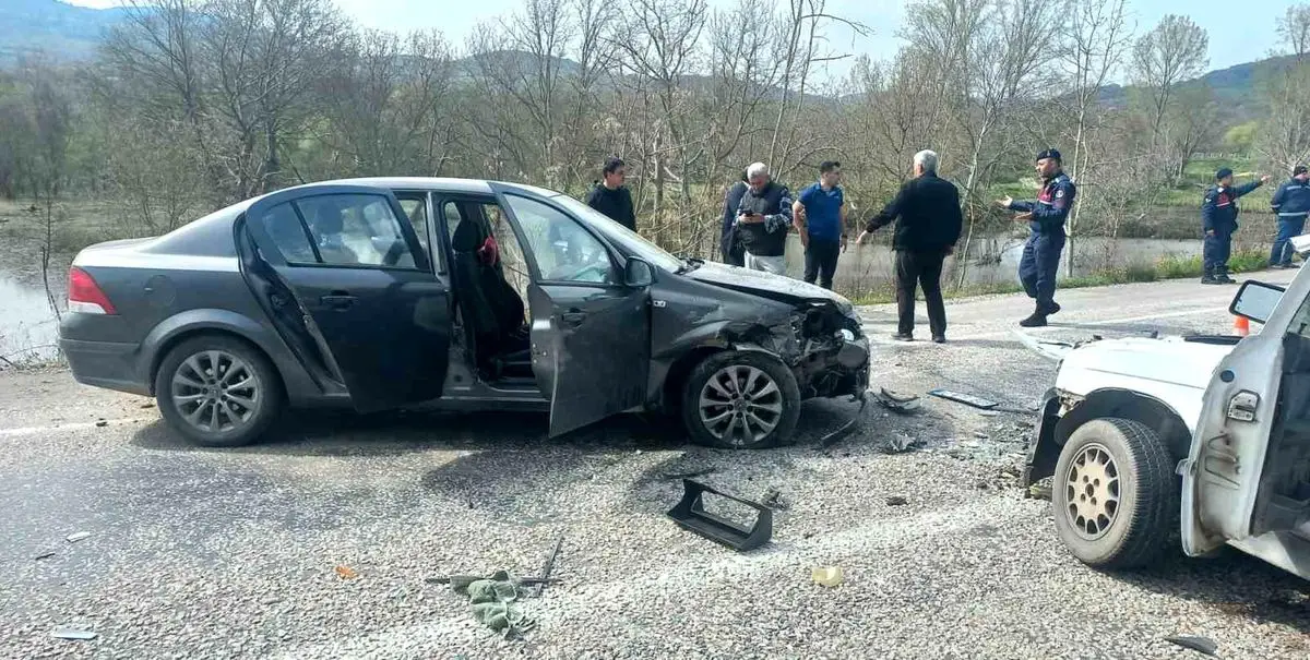 Balıkesir Balya'da Çift Taraflı Kazada 7 Yaralı: Detaylar ve Soruşturma