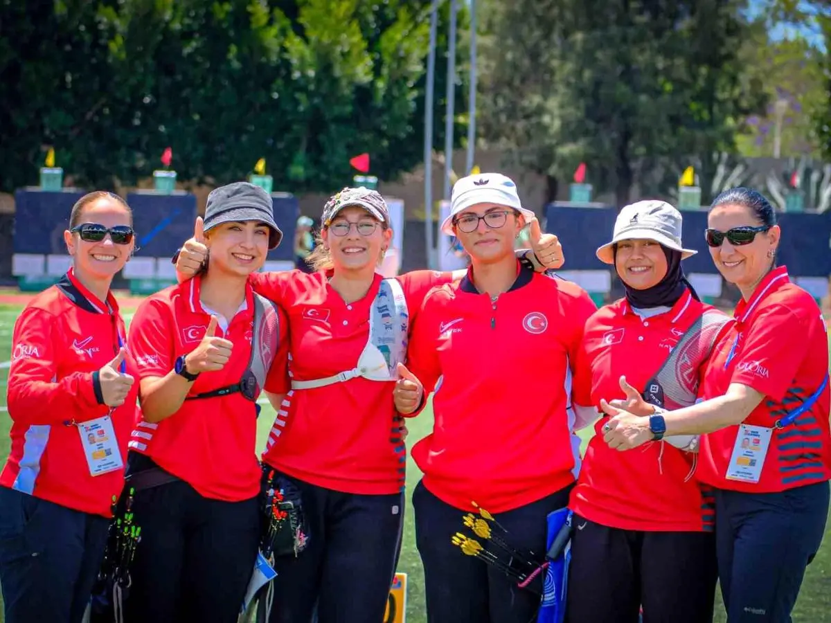 İzmir'in Gururu: Dünya Yenihayat, Meksika'da Dünya Kupası'nda Gümüş Madalya Kazandı