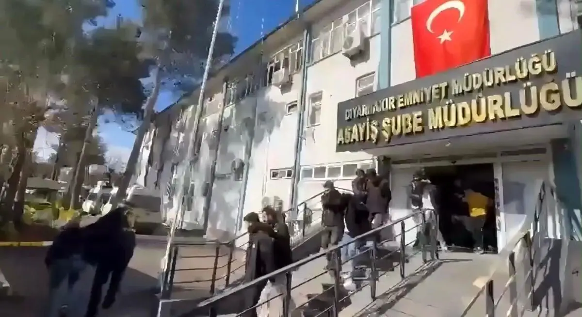 Diyarbakır’da 23 Dolandırıcı Yakalandı: 10’u Tutuklandı, 37 Milyon Lira Geri Alındı