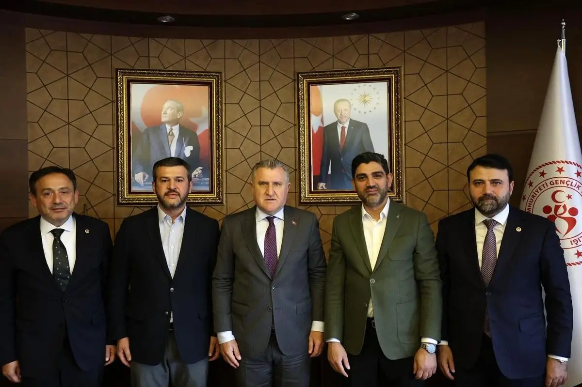Karabük Delegasyonu, Gençlik ve Spor Bakanı Osman Aşkın Bak'ı Yerinde Karşıladı
