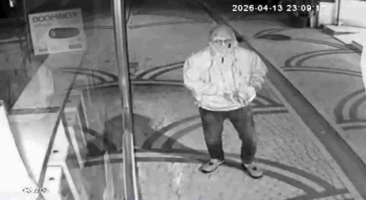 Ünye'de Gece Vitrin Hırsızlığı Kamerada Görüldü