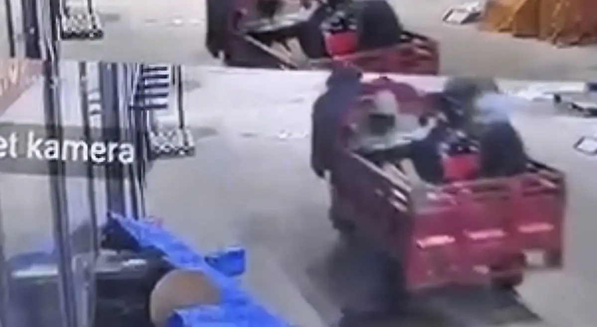 Antakya'da Prefabrik Çarşıda Ayakkabı Hırsızlığı: Beş Şüpheli Güvenlik Kamerasında Yakalandı