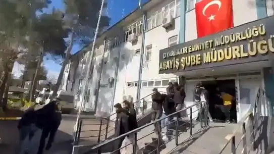 Diyarbakır’da 23 Dolandırıcı Yakalandı: 10’u Tutuklandı, 37 Milyon Lira Geri Alındı