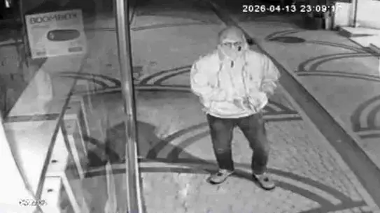 Ünye'de Gece Vitrin Hırsızlığı Kamerada Görüldü