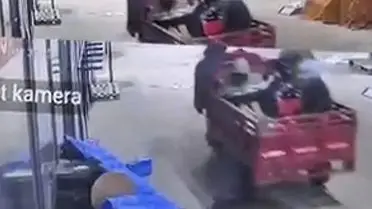 Antakya'da Prefabrik Çarşıda Ayakkabı Hırsızlığı: Beş Şüpheli Güvenlik Kamerasında Yakalandı