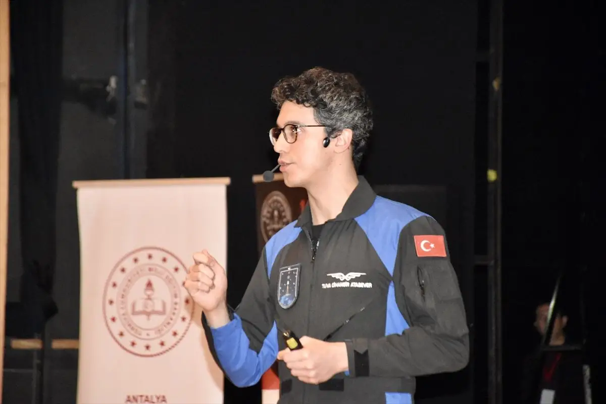 Türkiye'nin Uzay Kahramanı Tuva Cihangir Atasever, Antalya'da Gençlerle Buluştu