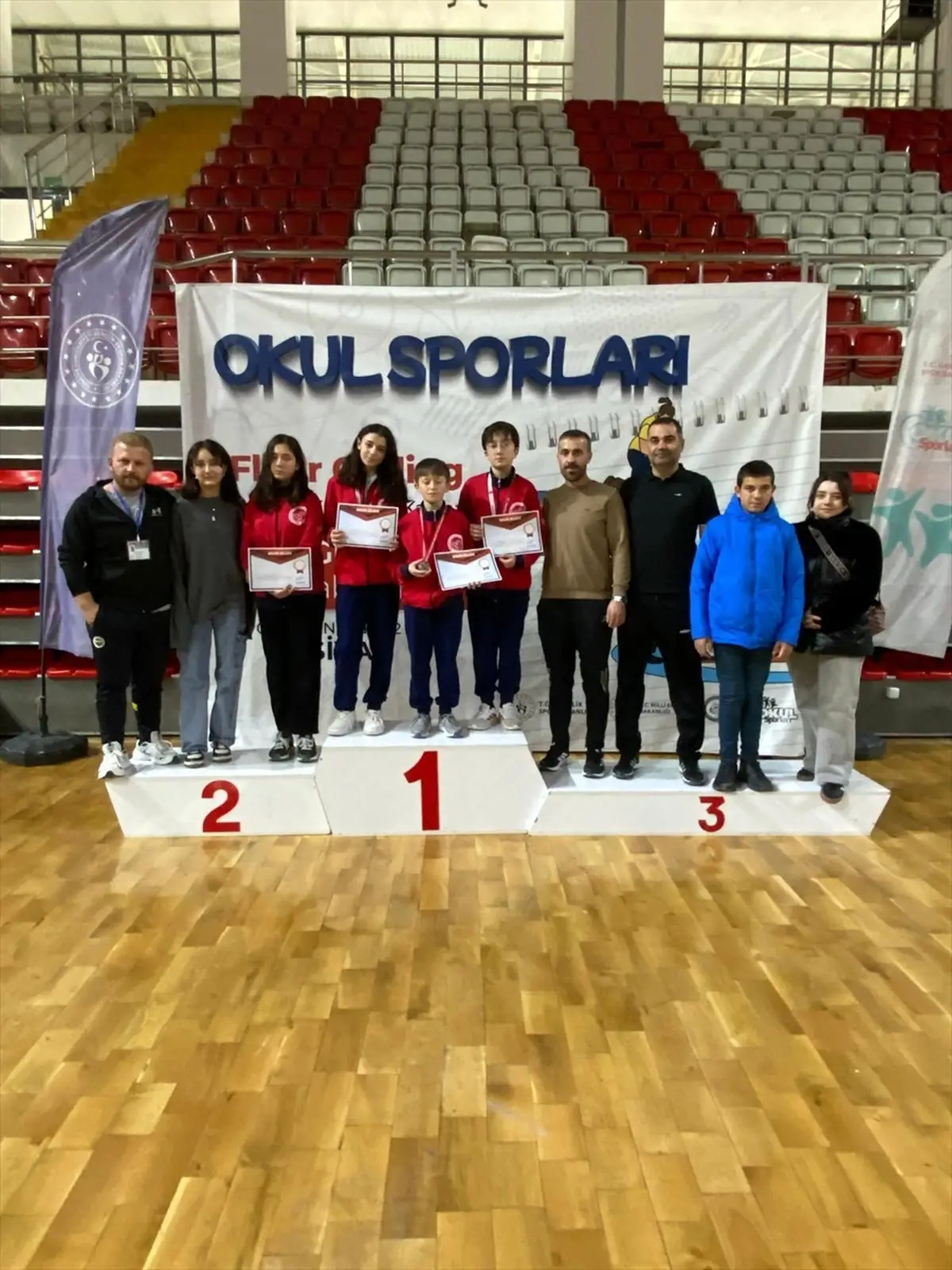 Başçiftlik Ortaokulu, Yıldızlar Bölge Floor Curling'de 3 Madalya Kazandı