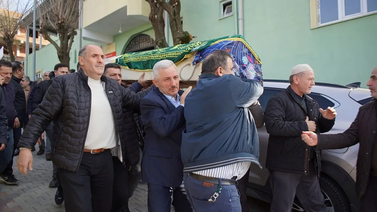 Fadıl Akgündüz, Hapis Cezasını Düşünerek Annesi Zekiye Akgündüz'ün Cenazesine Katıldı