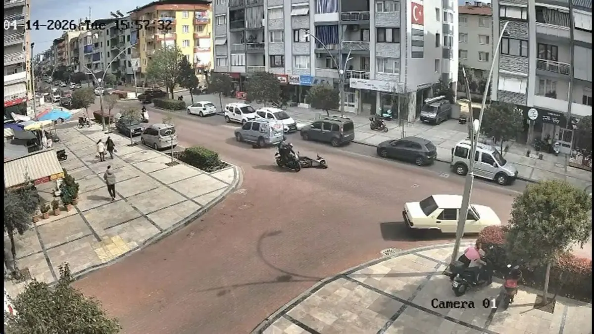 Manisa Salihli'de Motosiklet Çarpışması Sonucu 17 Yaşındaki Lise Öğrencisi Hayatını Kaybetti