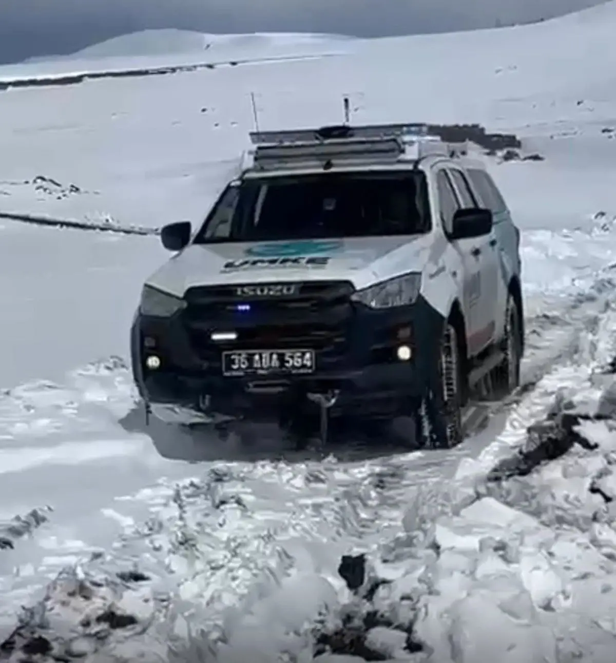 Kars'ta Kar Fırtınası: UMKE Kadın Ekiplerinden Zorlu Kurtarma Operasyonu