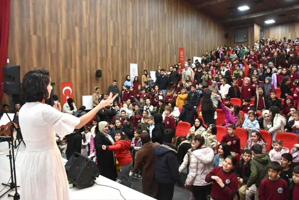 Sason’da Renkli Çocuk Konseri Palyaçolar ve Lezzetli İkramlarla Coştu