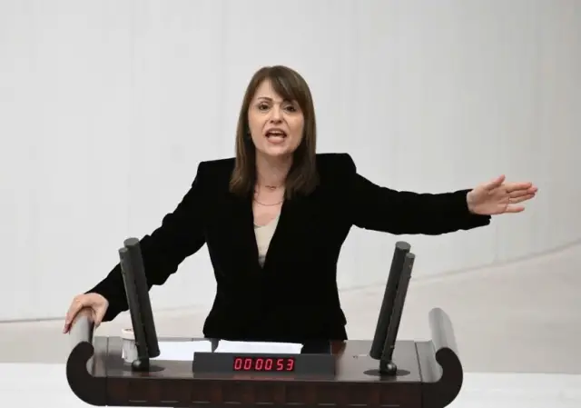 Mecliste asgari ücret tartışması sırasında milletvekilleri