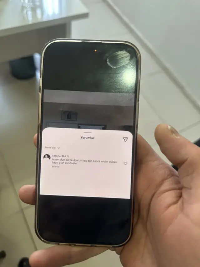 Saldırının ardından olay yerinde toplanan polis ekipleri