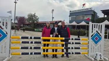 Defne Turasan, AYBÜ'lü Binici, Engel Atlama Yarışmalarında 3 Kupa Kazandı