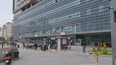 Ataşehir'de Ortaokul Kantininde Gıda Zehirlenmesi: 26 Öğrenci Hastaneye Kaldırıldı