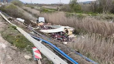 Eğirdir'de Elma Yüklü Çekici Kazası: Sürücü Hastaneye Kaldırıldı
