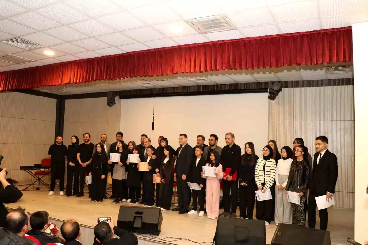 Oltu’da genç yetenekler sahne alıyor