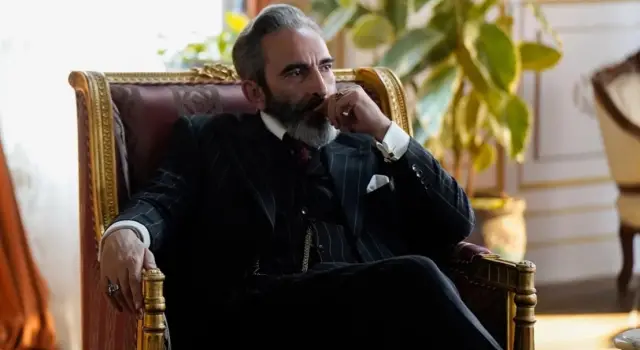 Fırat Tanış setten bir kare