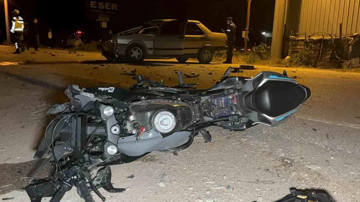 Çanakkale’de Şok Trafik Kazası: Otomobil Motosiklete Çarptı, Sürücü Ağır Yaralı