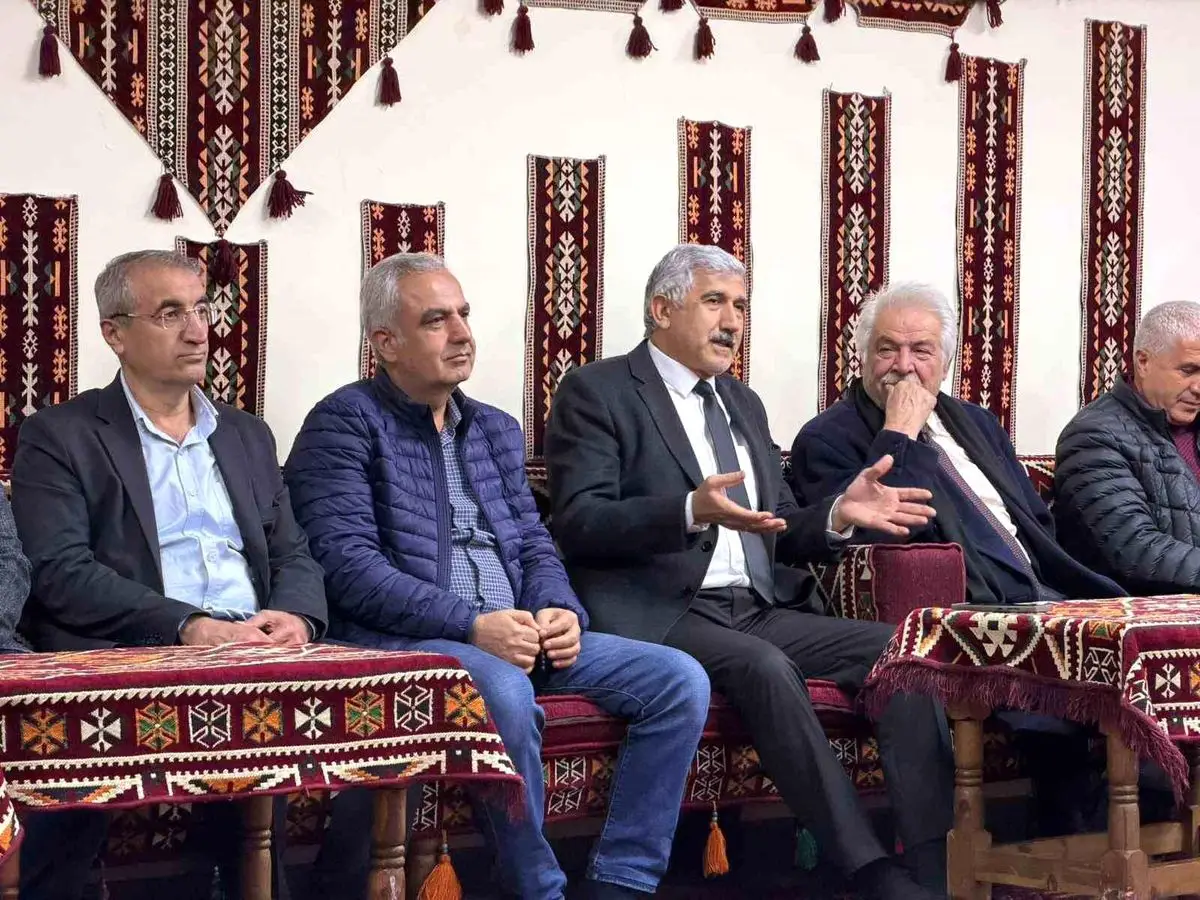 Kahta Belediye Başkanı Hallaç, Avukatlar Günü’nde yerel avukatlarla bir araya geldi