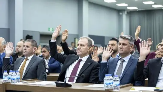 Mersin Büyükşehir Belediye Meclisi, 2025 Faaliyet Raporunu Onayladı: Başkan Seçer'den Yatırımlar ve Mali Disiplin Açıklamaları