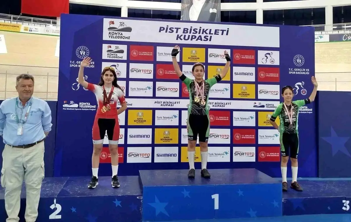 Akhisarlı sporcular Konya pist bisikleti liginde