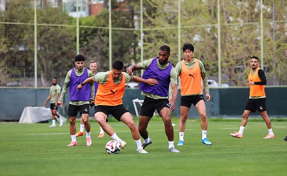 Alanyaspor ve Kasımpaşa hazırlık antrenmanı