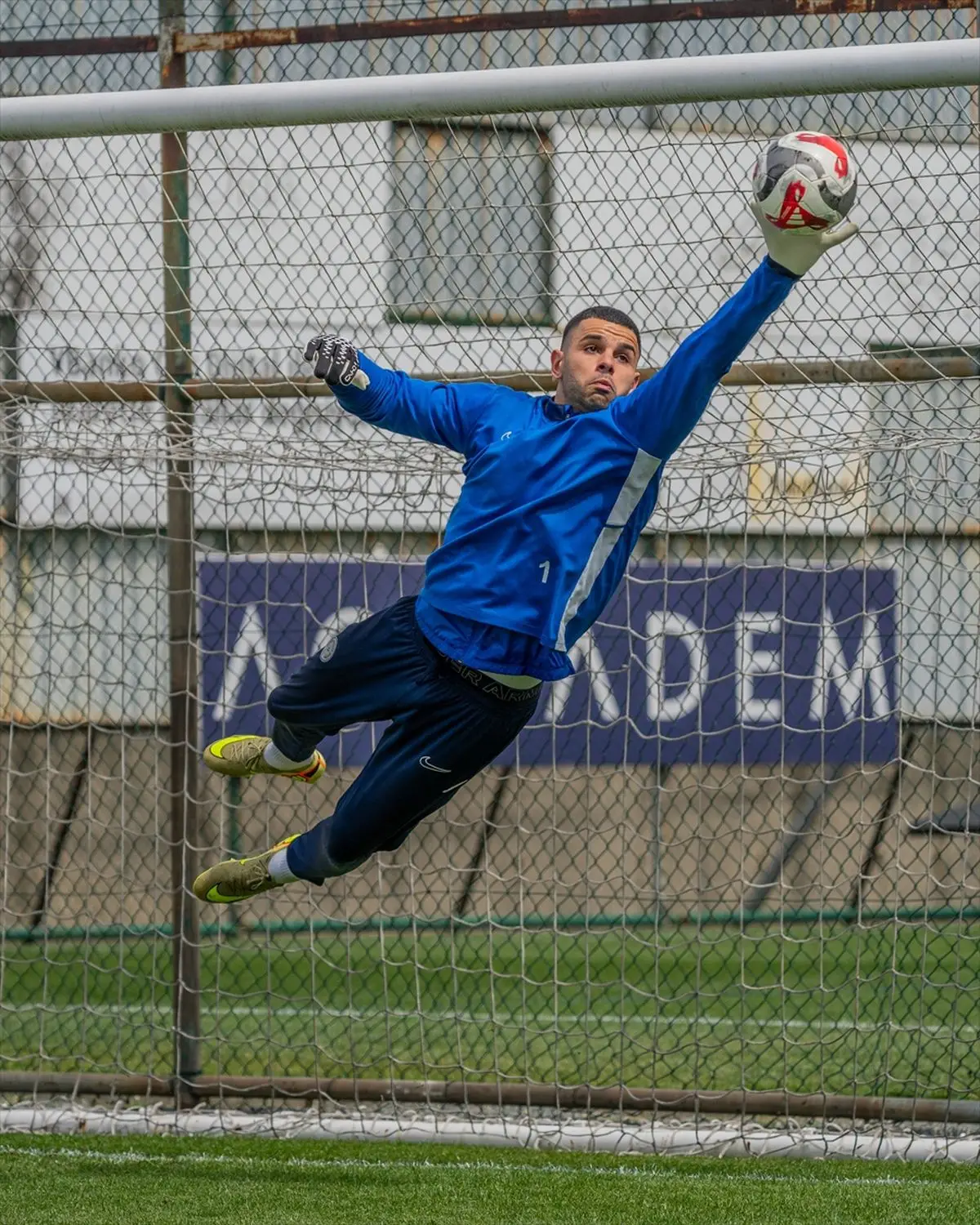 Rizespor, Fenerbahçe Maçına Hazırlıklarını Mehmet Cengiz Tesisleri'nde Hızlandırıyor