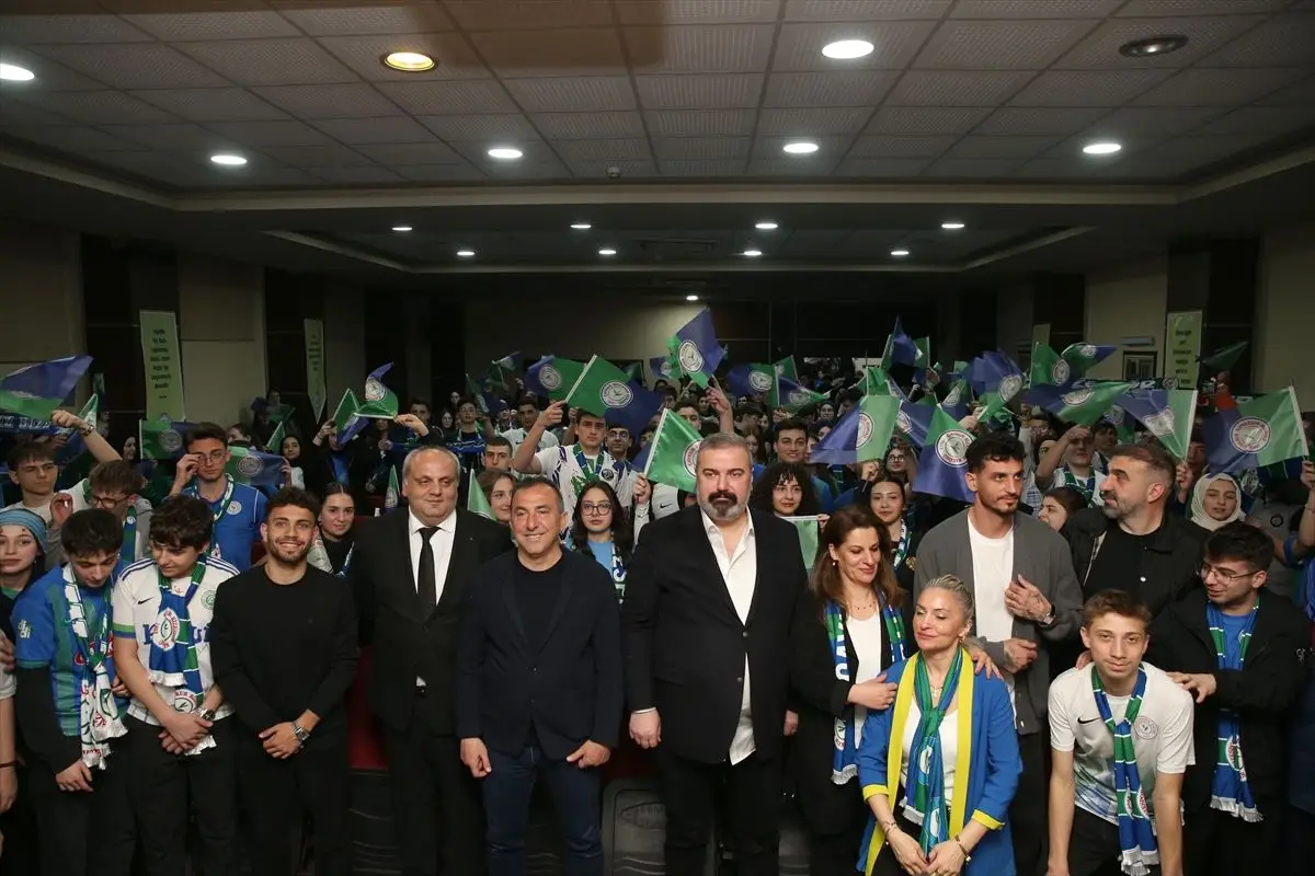 Çaykur Rizespor Takımı Rize Lisesi'nde Gençlere İlham Verdi