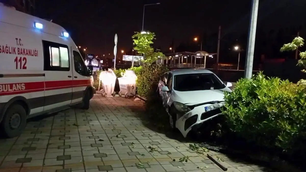 Bursa’da Alkolün Yol Açtığı Ağır Trafik Kazası: 2 Araç Hurdaya Döndü, Yaralanan Yok
