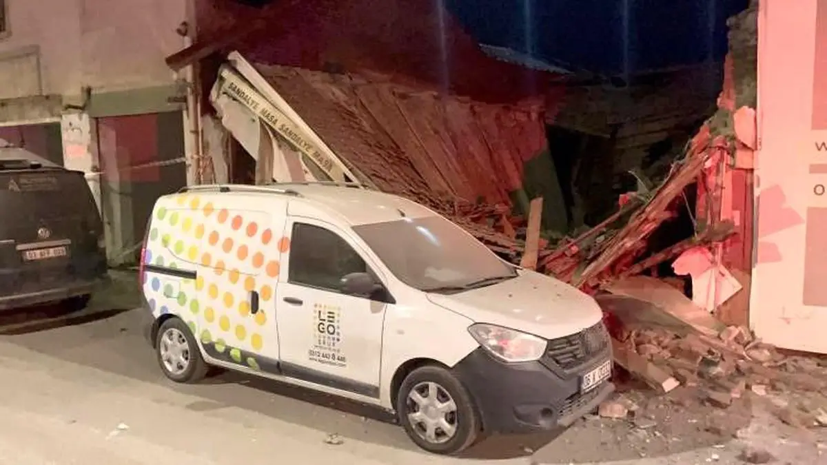 Eskişehir’de Eski İş Yeri Kontrolsüz Yıkıldı, Kimse Yaralanmadı
