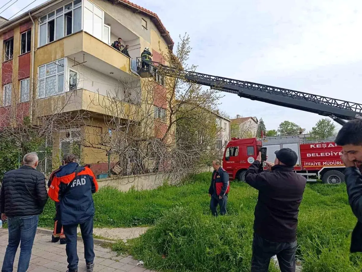 Edirne'de Genç, Evini Yanıp Kül Oldurduktan Sonra Babasını Aradı