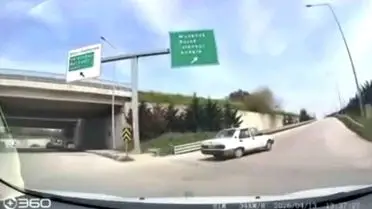 Bursa Şehir Hastanesi Kavşağında Ters Yönlü Araçla Büyük Trafik Tehlikesi