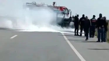 Edirne‑Kırklareli Karayolunda İş Makinesi Yangını Trafiği Felçledi