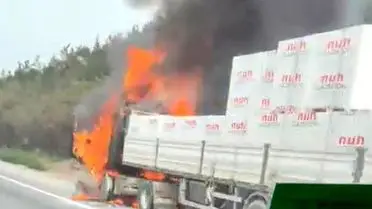 Kocaeli'de TEM Otoyolu'nda Tır Yangını Kontrol Altına Alındı