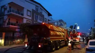 Antalya Kepez'te Apartman Terasında Çıkan Yangın 2 Yaralıyla Sonuçlandı