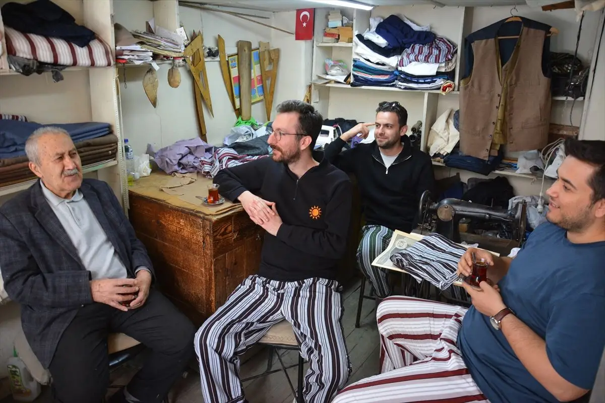 Demirci’nin Çizgili Pijama Geleneği 60 Yıldır Yaşatılıyor
