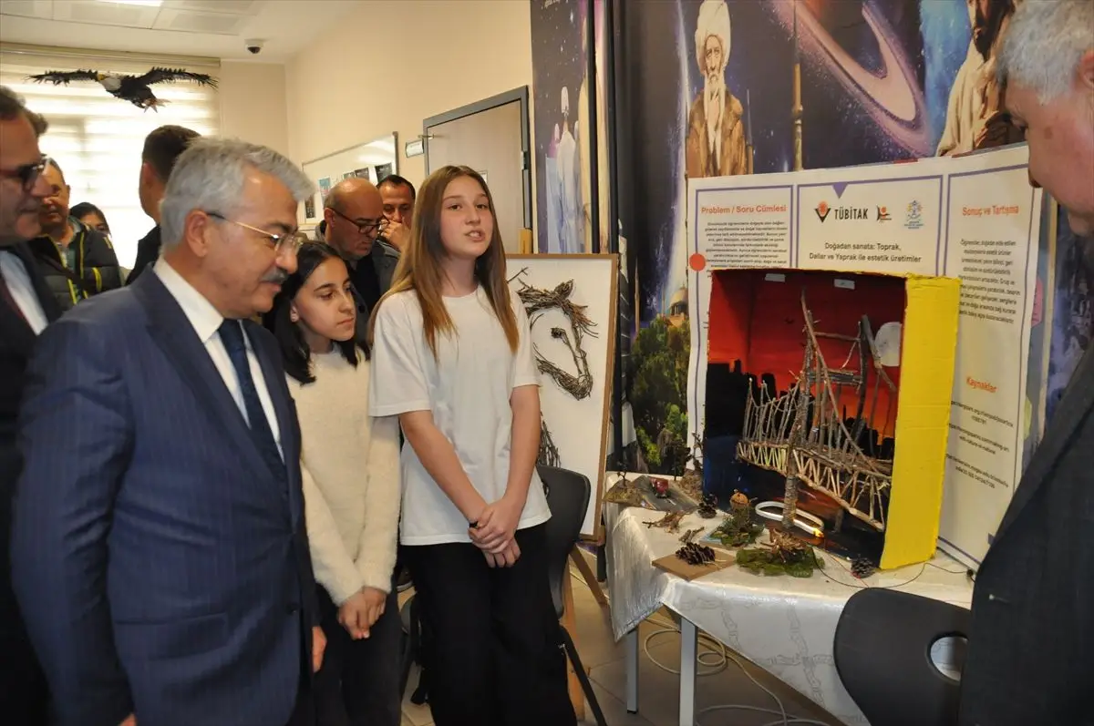 Akşehir'de 19 Projeyle TÜBİTAK 4006 Bilim Fuarı Coşkusu