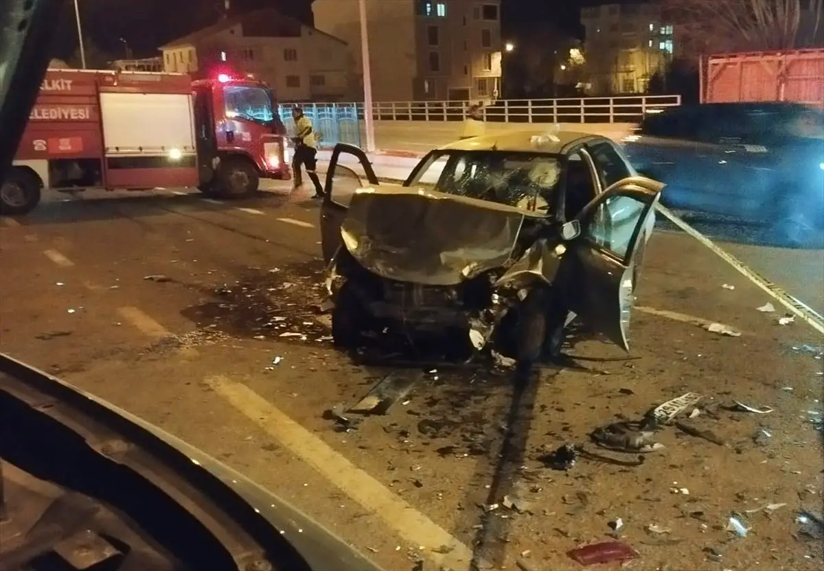 Kelkit'te trafik kazası sonrası ambulansların olay yerine ulaşması