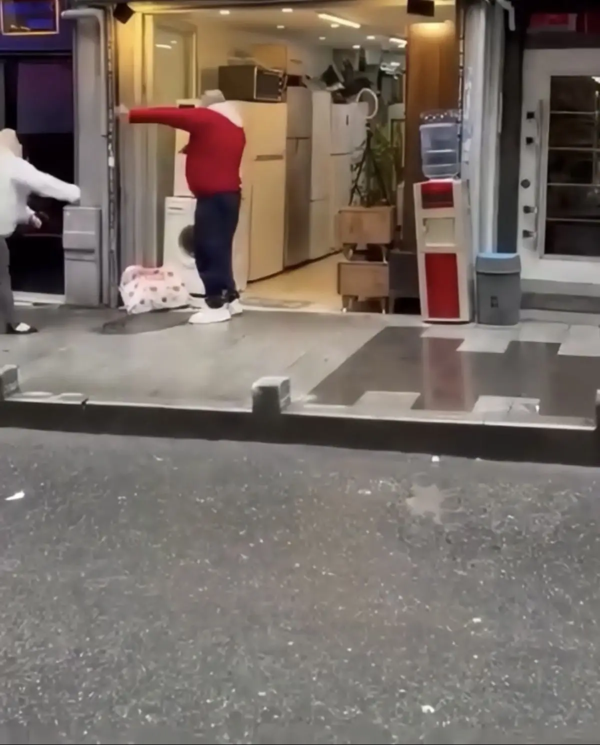 Şişli'de Müşteri ve Spotçu Arasında Gergin Anlar: Kadın Fiziksel Şiddet Uyguladı