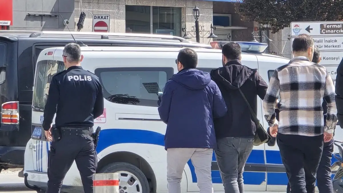 Yalova’da Kadının Fotoğraf Çektiği İddiası Sokakta Kavga Patlattı